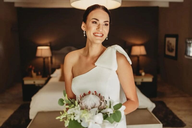 Bridal hairstyles by Chereze, showcasing a bride with elegant wedding hair and makeup in the Western Cape